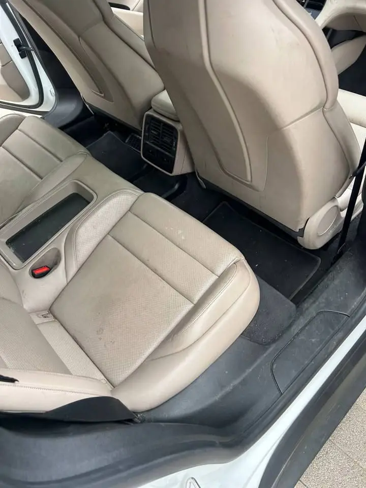 Porsche Taycan, rear seats, after the detail